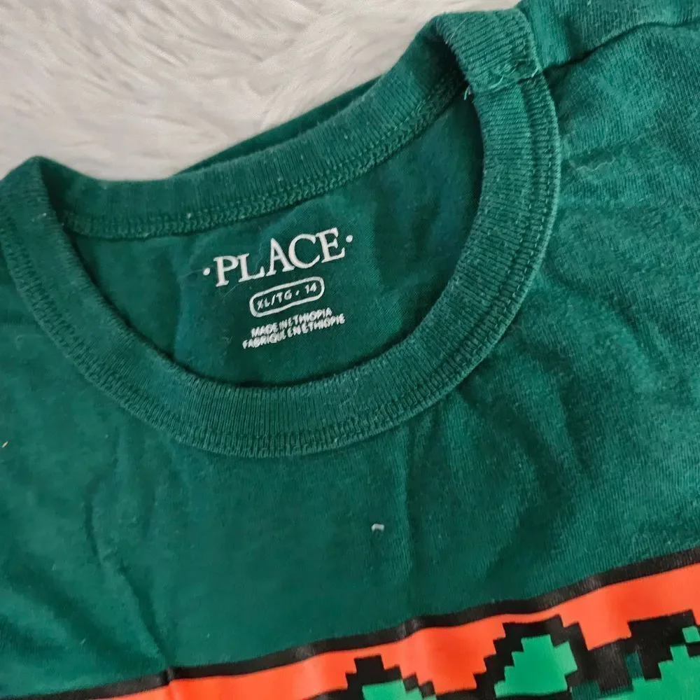The Children's Place Boy's Size XL Green and Coral Graphic Tees